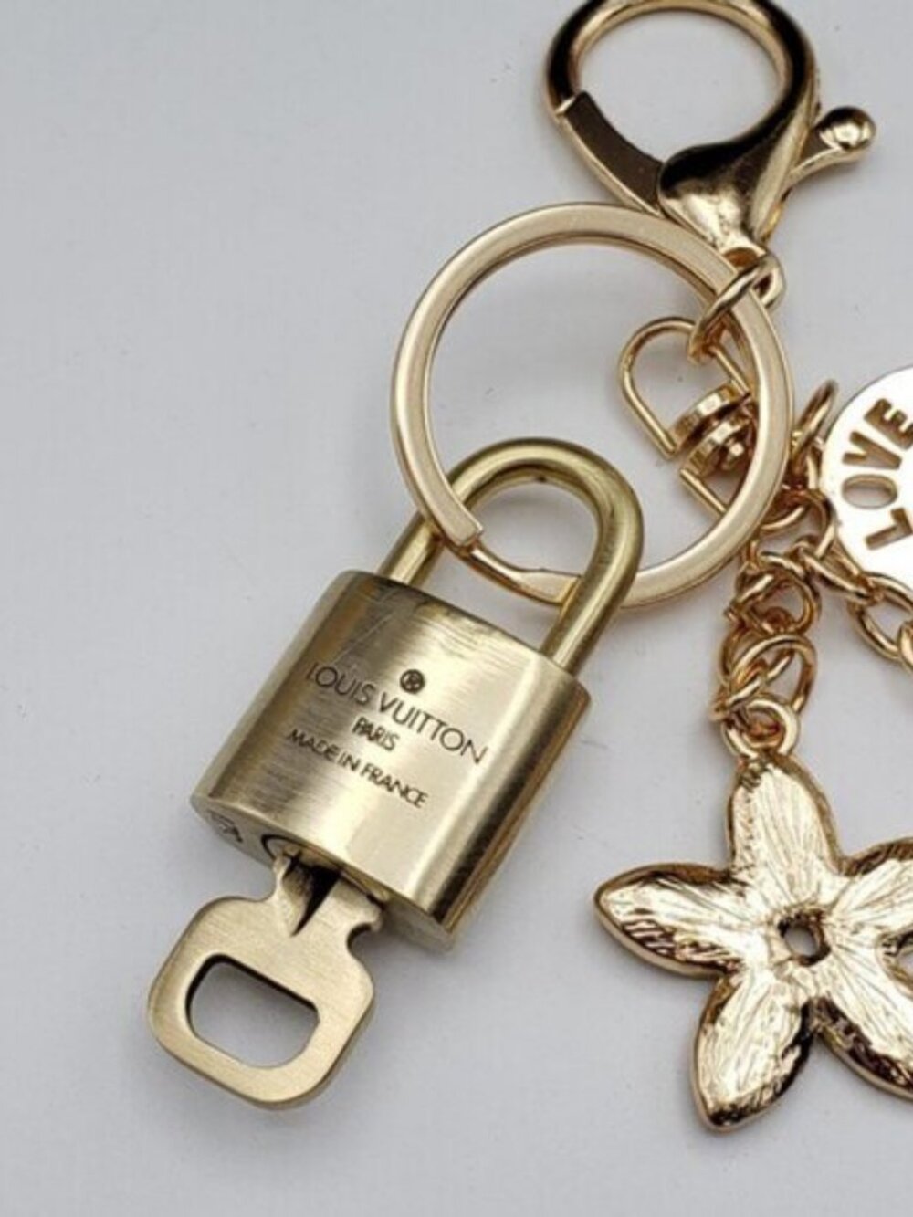 Authentic Louis Vuitton Gold Lock 🔒 Keychain Bag Unbranded Flower Charm LV - Picture 8 of 9